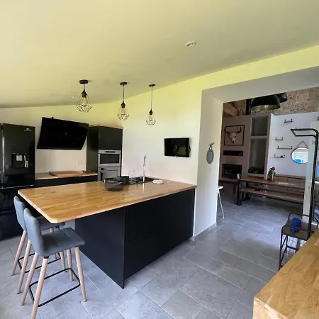 Holiday home Maison De Style Au Coeur De La Charente Maritime